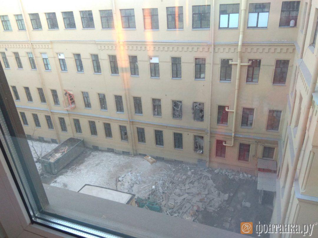 俄圣彼得堡一大学教学楼二至五层坍塌,或有人被埋