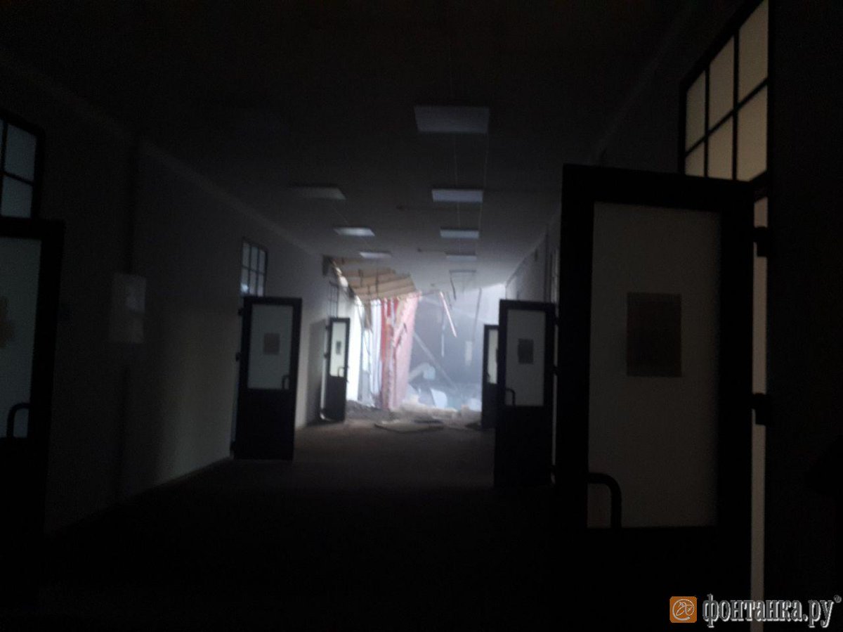 俄圣彼得堡一大学教学楼二至五层坍塌,或有人被埋