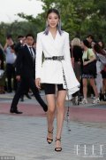 西装+短内搭再现“露腿杀”!
