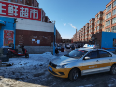 <b>长春绿园区违建“楔子”楼至今无人问津?</b>